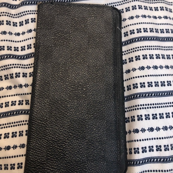 Louis Vuitton iPhone 6s Plus folio - Picture 7 of 7